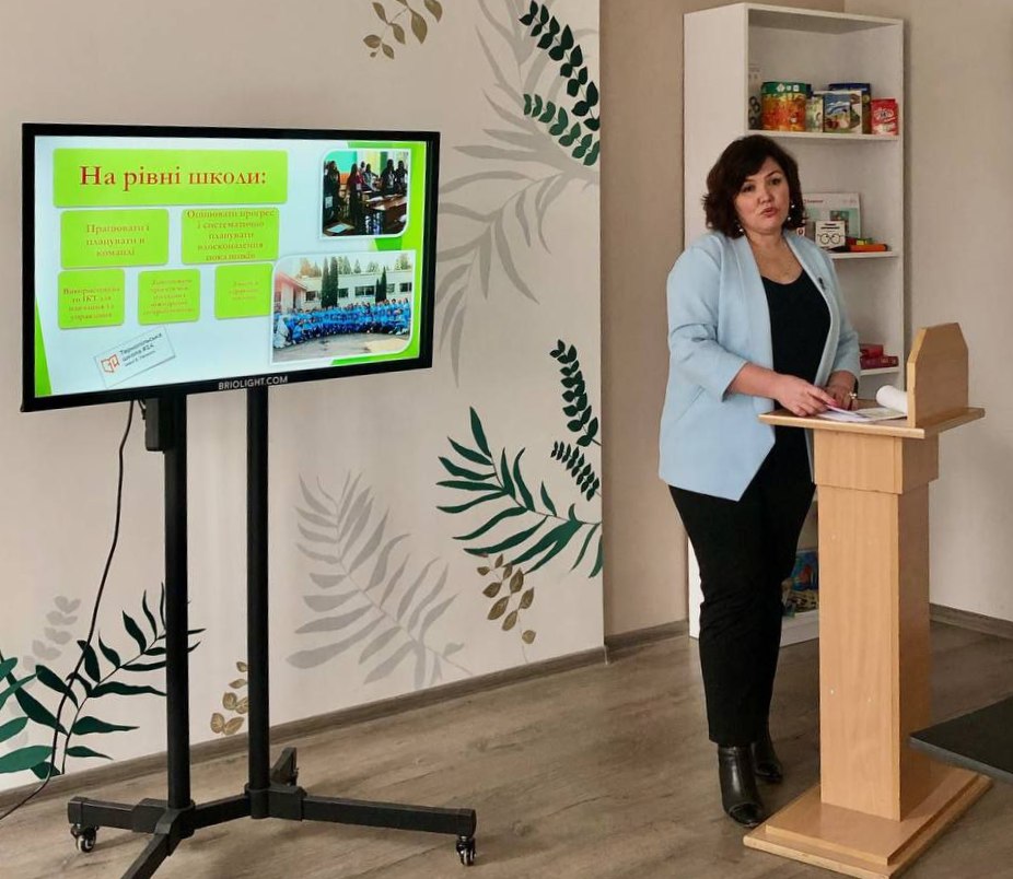 Добровольська О. М., директор ТЗШ І–ІІІ ст. №14 ім. Б. Лепкого, представила портфоліо сучасного вчителя